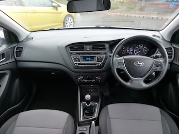 Used Hyundai i20 2017 for sale - 76166191: Photo