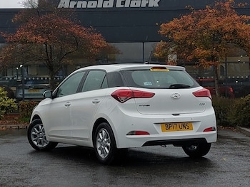 Used Hyundai i20 2017 for sale - 76166191: Photo