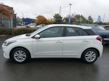 Used Hyundai i20 2017 for sale - 76166191: Photo