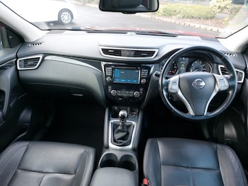 Used Nissan Qashqai 2015 for sale - 76087528: Photo 2