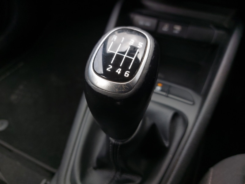 Used Kia Stonic 2018 for sale - 76414764: Photo 16