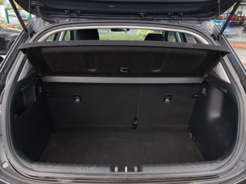 Used Kia Stonic 2018 for sale - 76414764: Photo 8