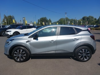 Used Renault Captur 2023 for sale - 79207383: Photo