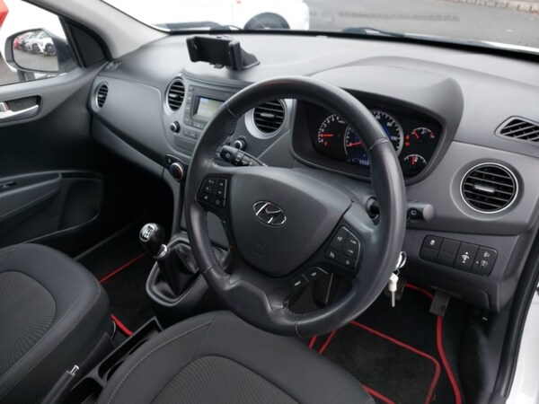 Used Hyundai i10 2017 for sale - 76254460: Photo 10