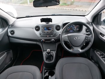 Used Hyundai i10 2017 for sale - 76254460: Photo 2