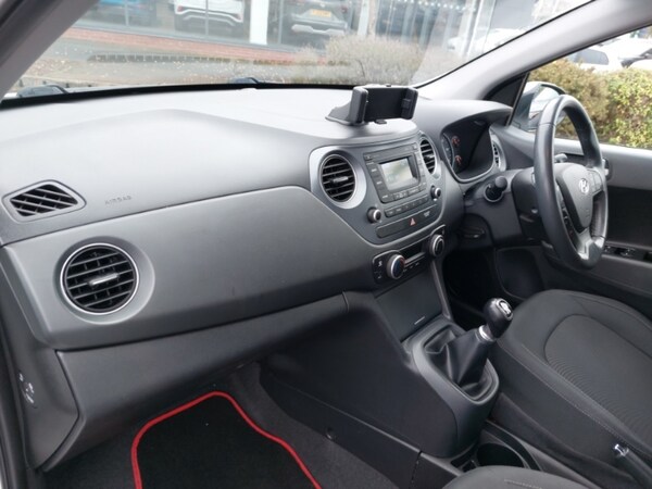 Used Hyundai i10 2017 for sale - 76254460: Photo 5