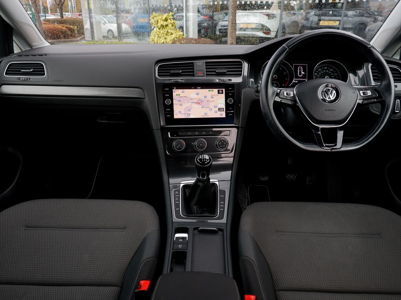 Used Volkswagen Golf 2018 for sale - 76815664: Photo 2