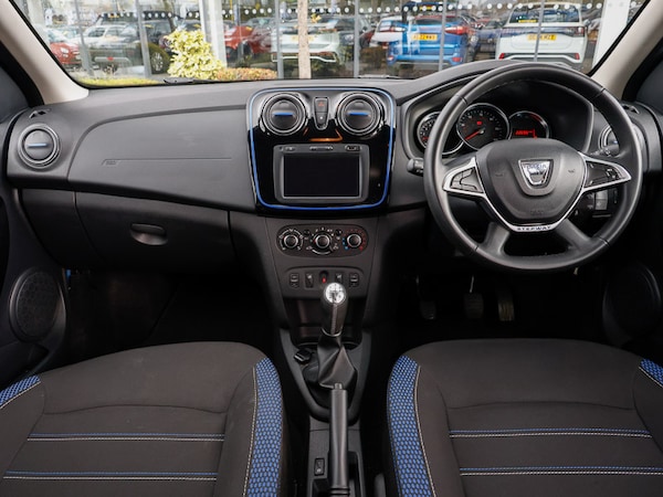 Used Dacia Sandero Stepway 2020 for sale - 76233664: Photo 2