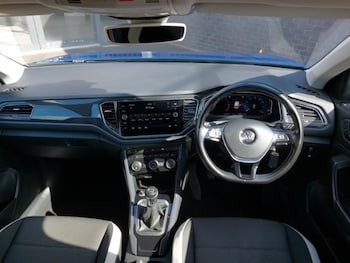 Used Volkswagen T-Roc 2018 for sale - 75887534: Photo