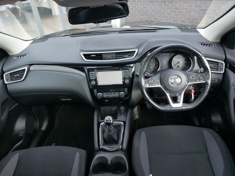 Used Nissan Qashqai 2017 for sale - 76150441: Photo 2