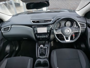 Used Nissan Qashqai 2017 for sale - 76150441: Photo