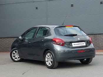 Used Peugeot 208 2017 for sale - 75725312: Photo