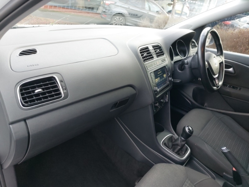 Used Volkswagen Polo 2015 for sale - 76629335: Photo 5