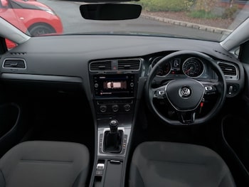 Used Volkswagen Golf 2017 for sale - 76354300: Photo