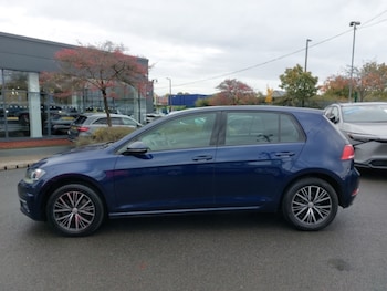 Used Volkswagen Golf 2017 for sale - 76354300: Photo
