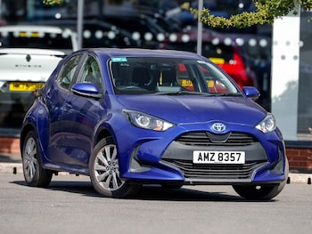 Used Toyota Yaris 2023 for sale - 79486159: Photo