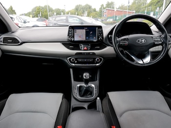 Used Hyundai i30 2017 for sale - 78910123: Photo