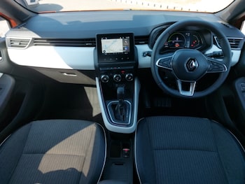 Used Renault Clio 2023 for sale - 79489621: Photo