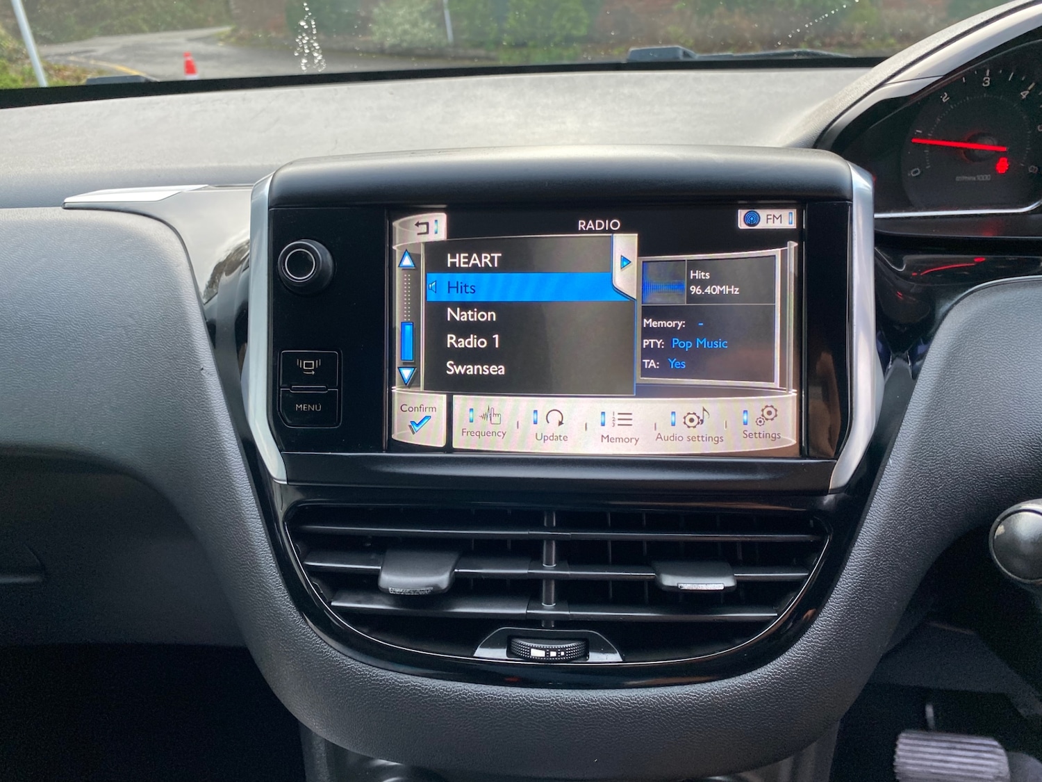 Used Peugeot 208 2012 for sale - 77300784: Photo 14