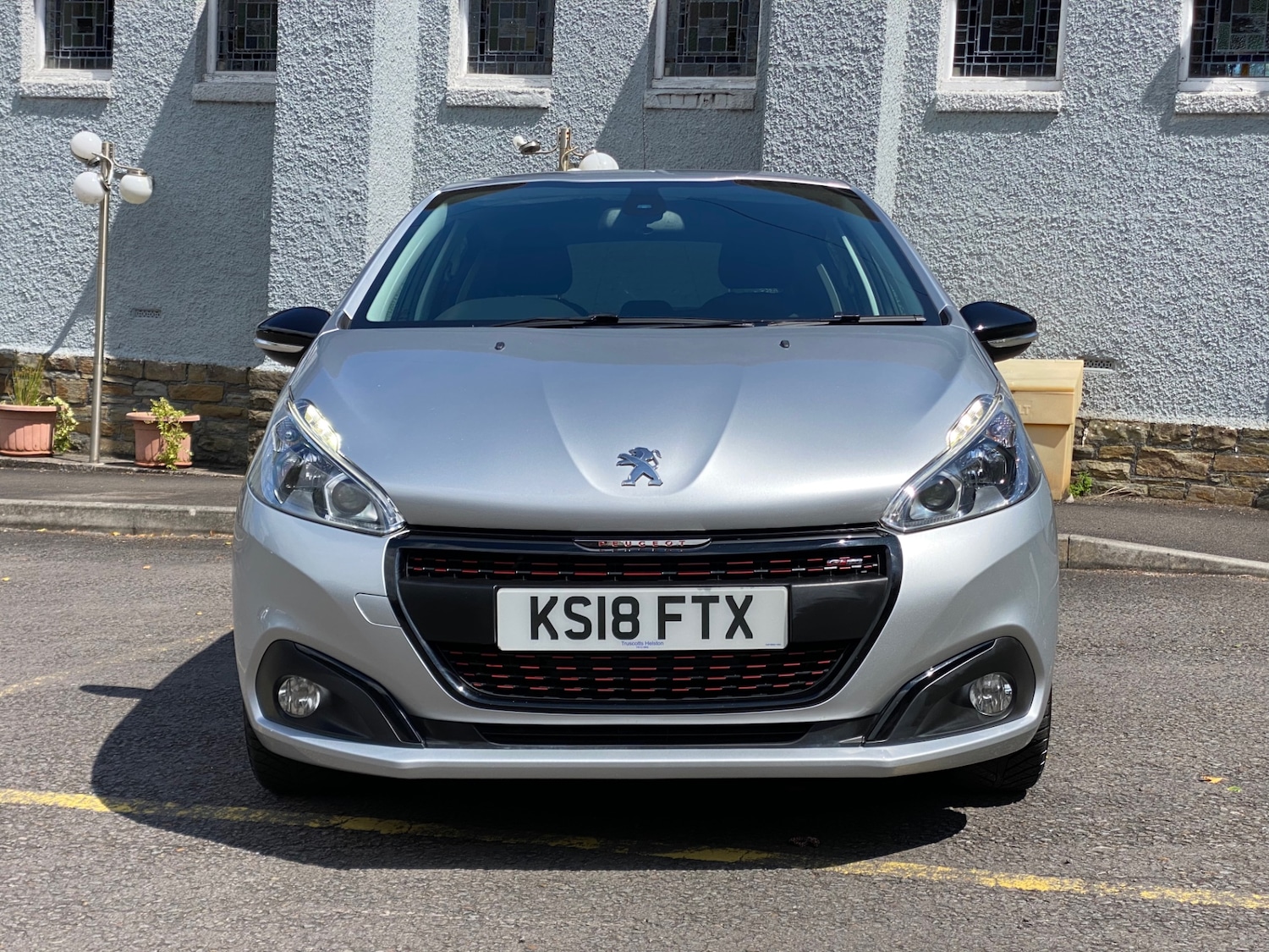 Used Peugeot 208 2018 for sale - 77570392: Photo 2