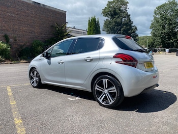 Used Peugeot 208 2018 for sale - 77570392: Photo