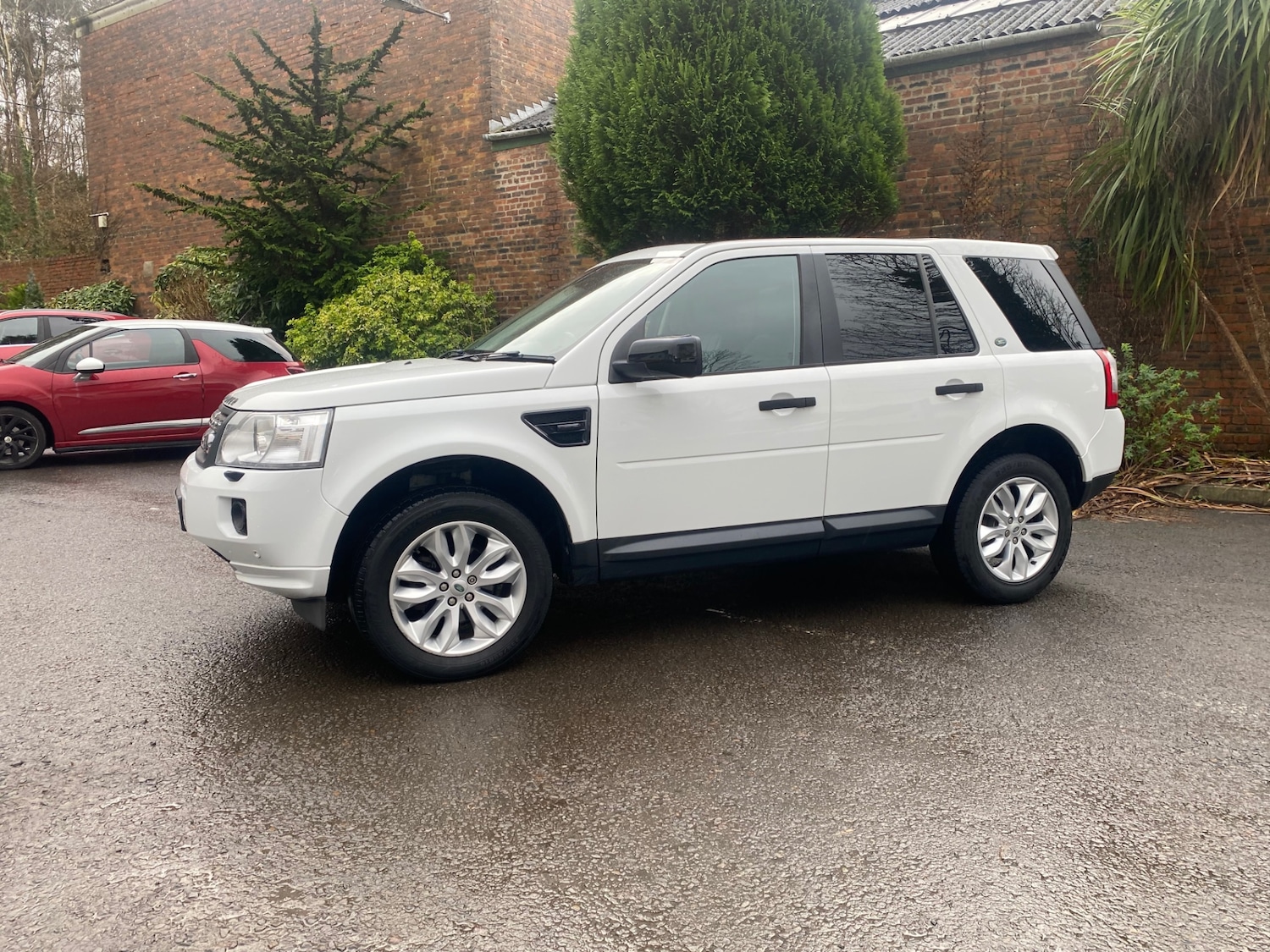 Used Land Rover Freelander 2010 for sale - 77453791: Photo 2