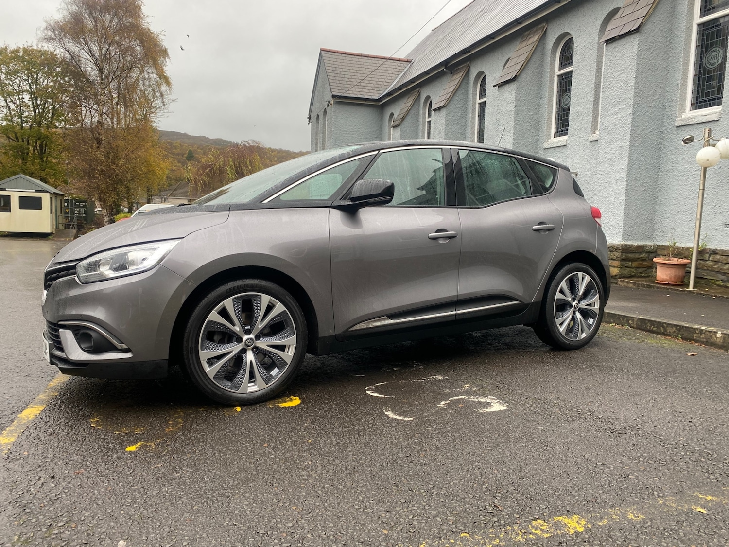 Used Renault Scenic 2017 for sale - 76450647: Photo 2