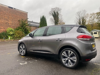Used Renault Scenic 2017 for sale - 76450647: Photo