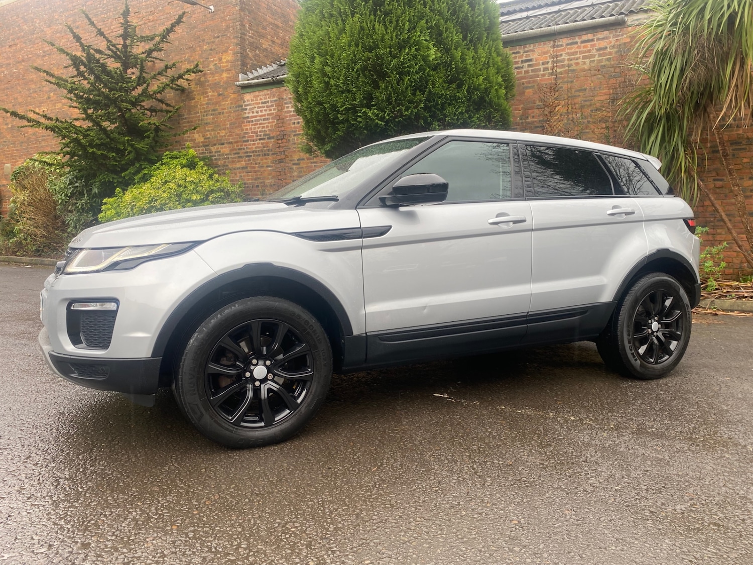 Used Land Rover Range Rover Evoque 2016 for sale - 77461699: Photo 2