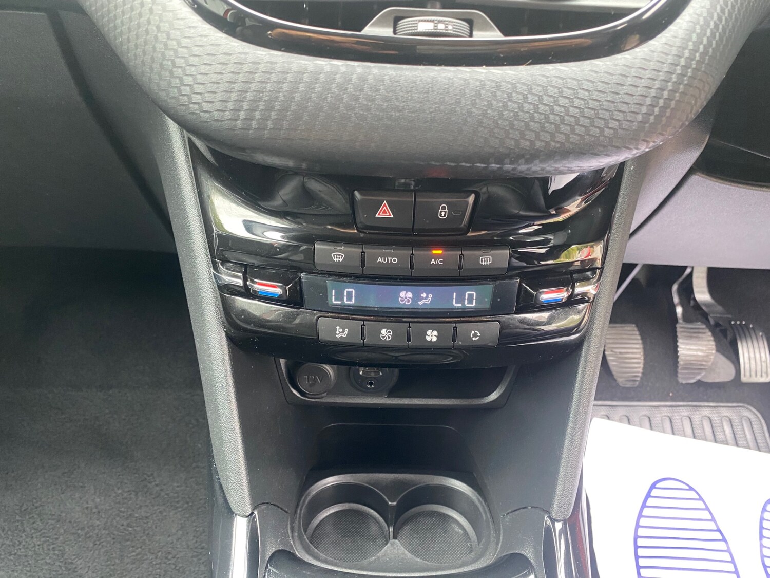 Used Peugeot 2008 2015 for sale - 76232713: Photo 15