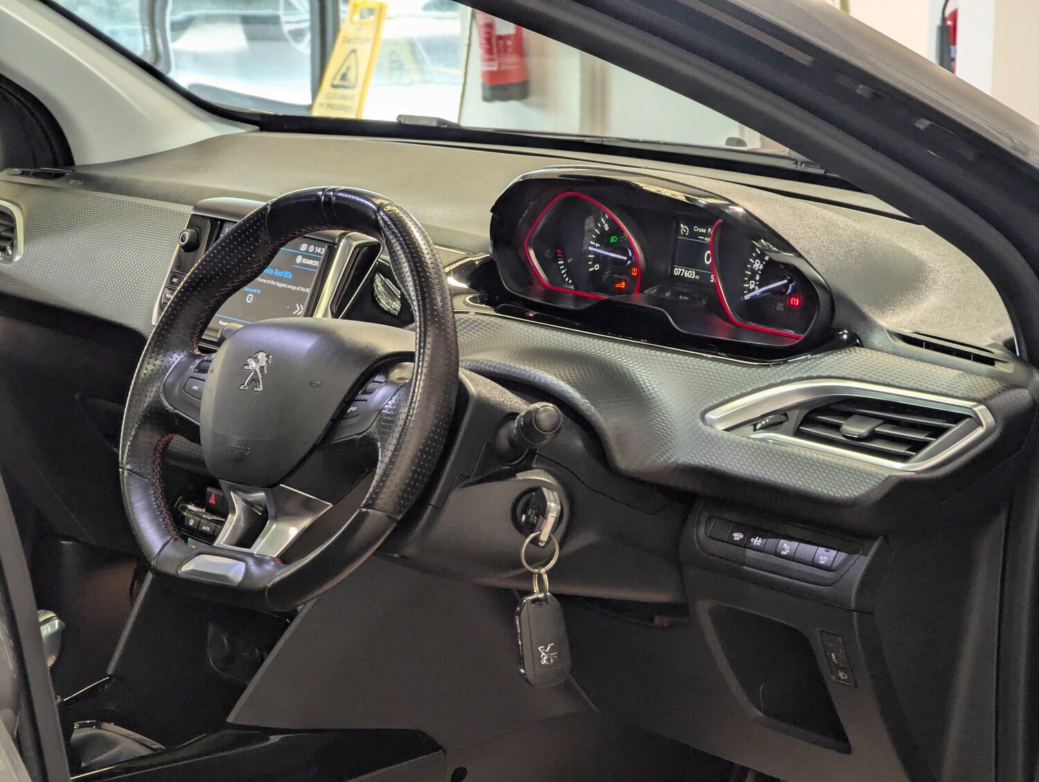 Used Peugeot 2008 2017 for sale - 76330480: Photo 12