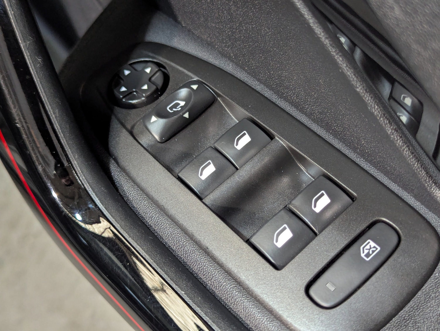 Used Peugeot 2008 2017 for sale - 76330480: Photo 15