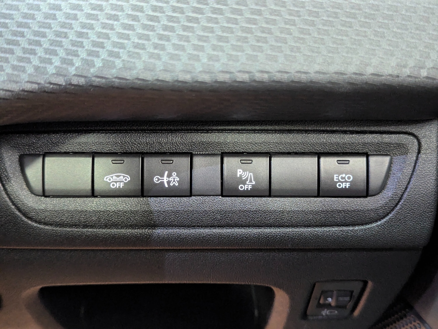 Used Peugeot 2008 2017 for sale - 76330480: Photo 16