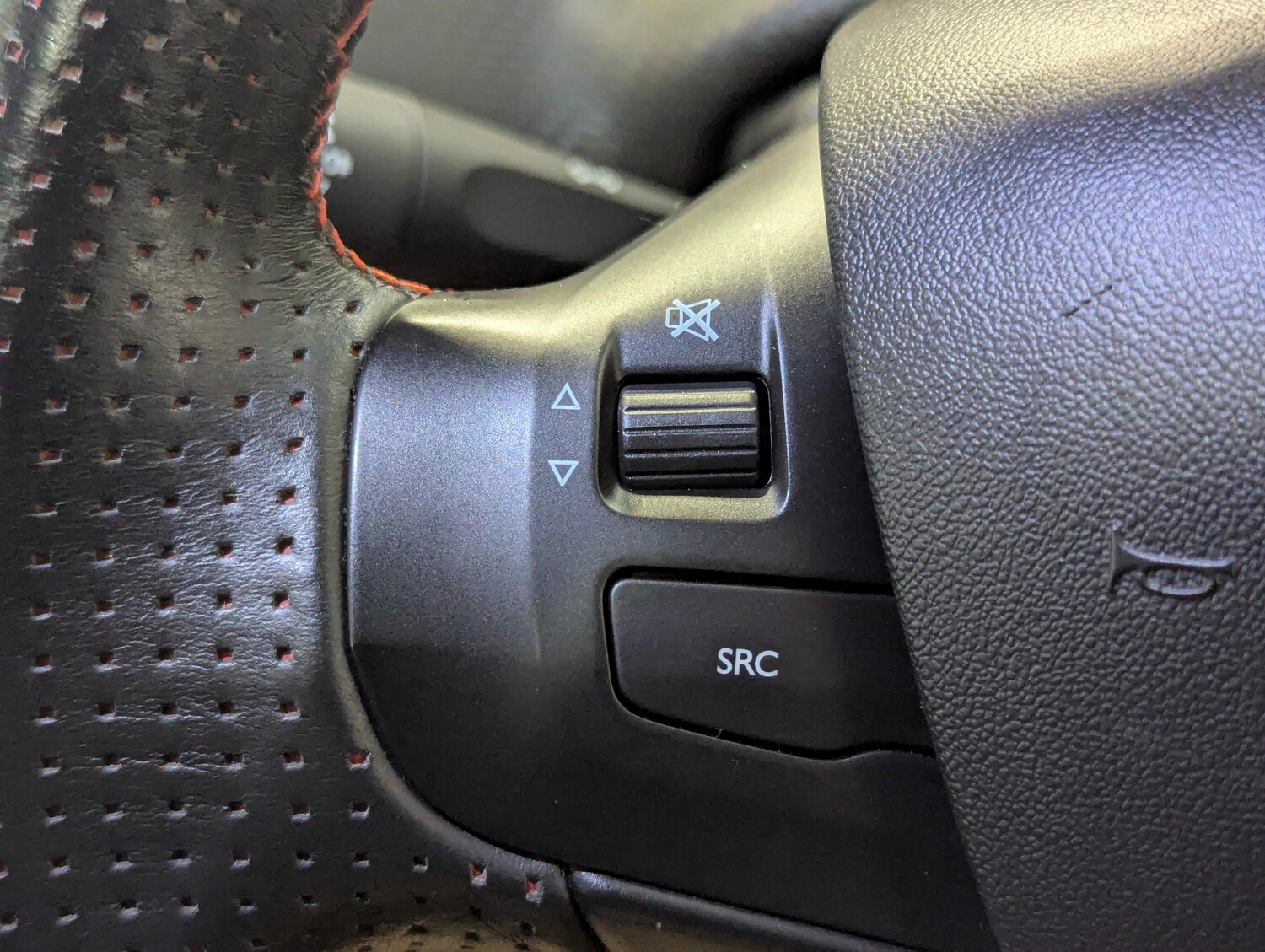 Used Peugeot 2008 2017 for sale - 76330480: Photo 17