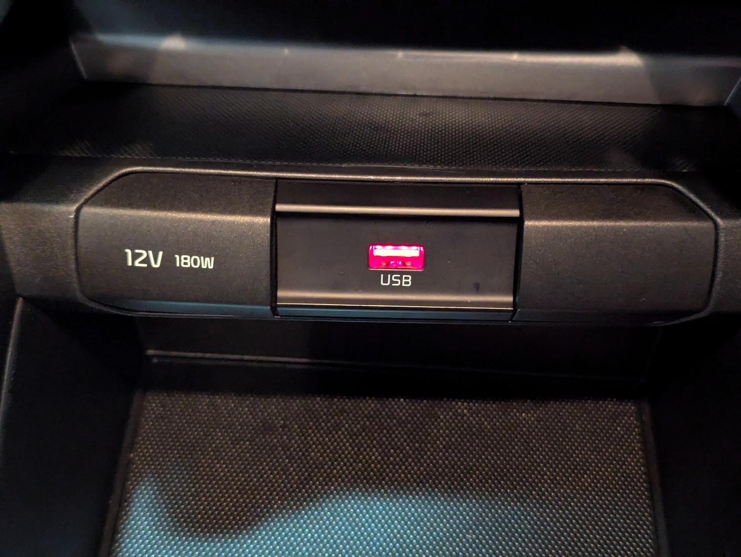 Used Kia Stonic 2022 for sale - 76641603: Photo 30