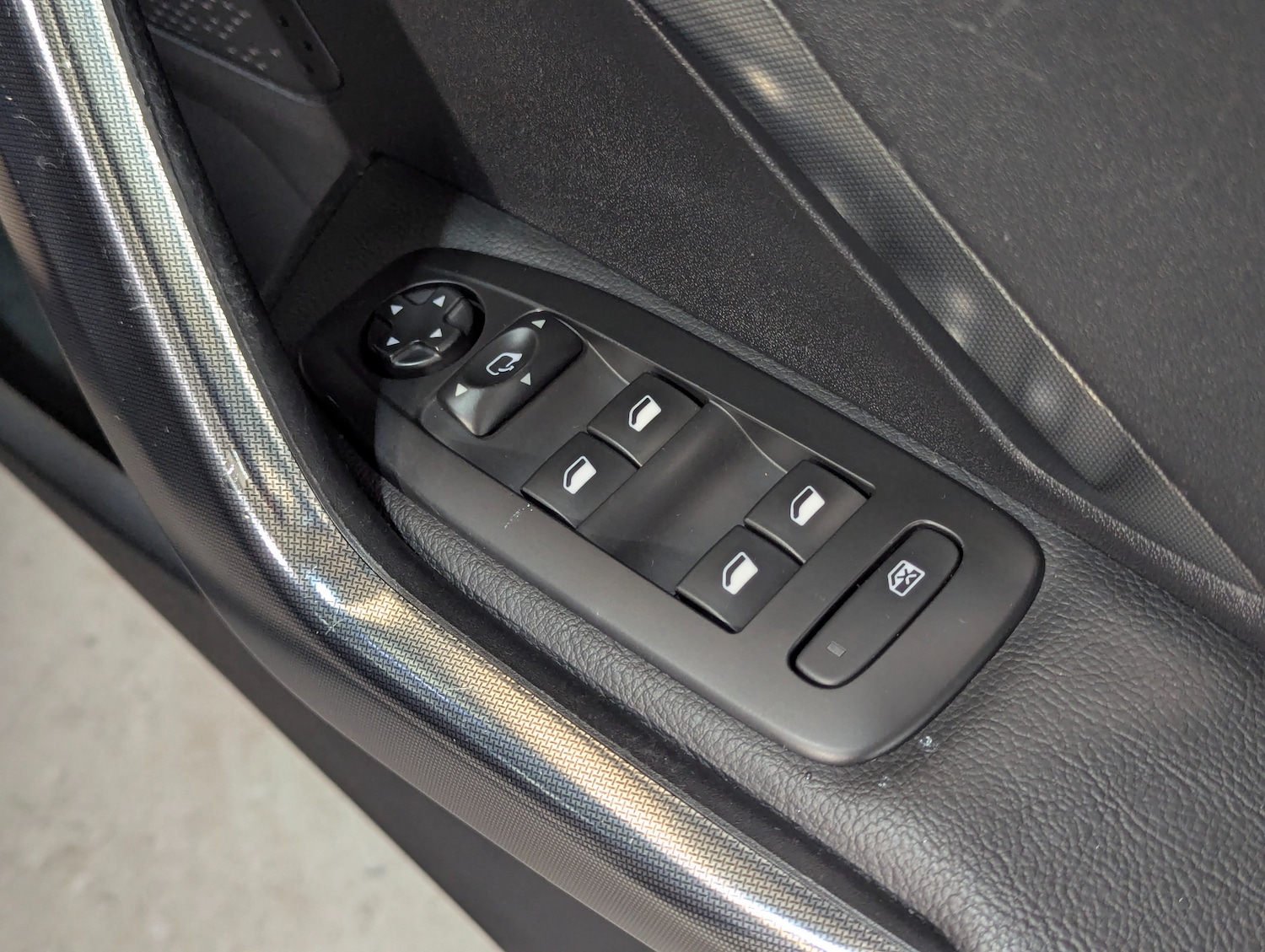 Used Peugeot 2008 2016 for sale - 76557827: Photo 17