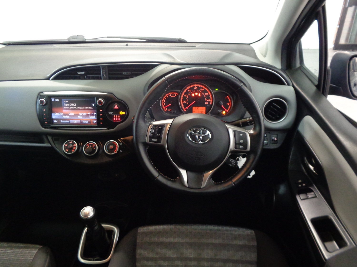 Used Toyota Yaris 2016 for sale - 77462951: Photo 12