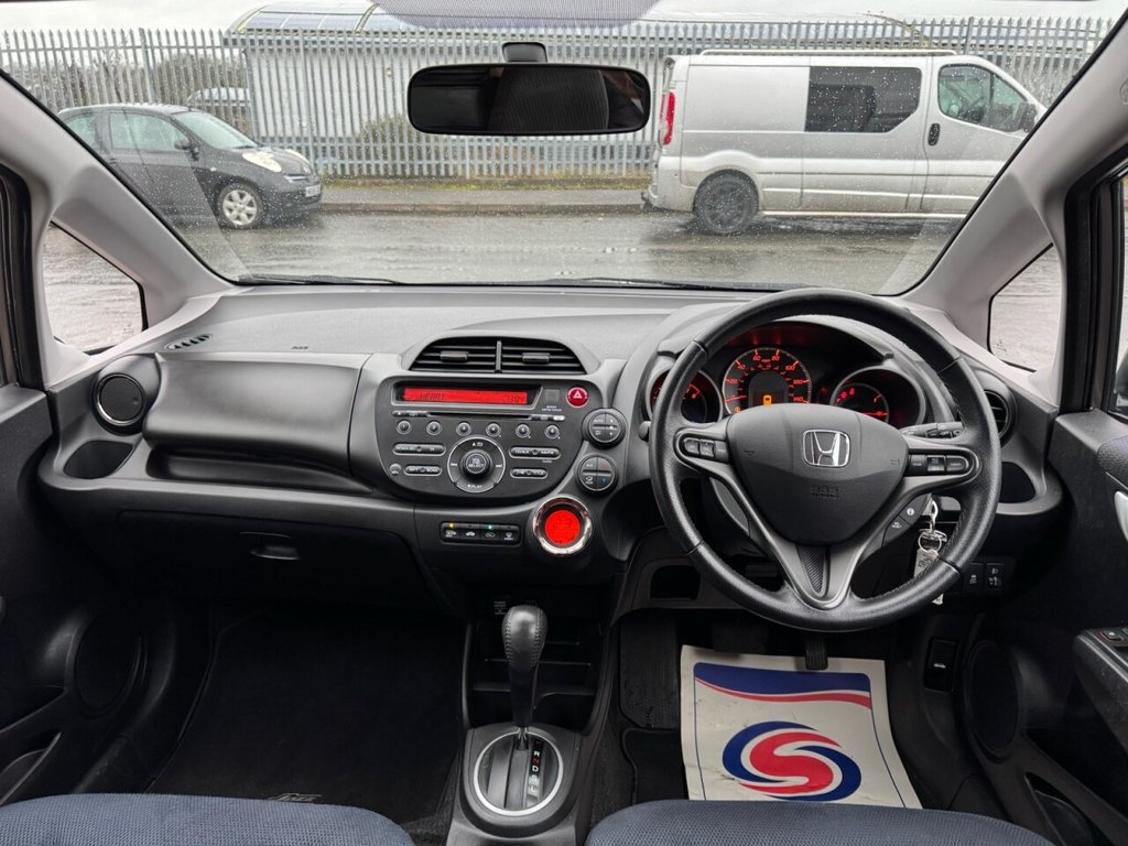 Used Honda Jazz 2015 for sale - 77302355: Photo 30