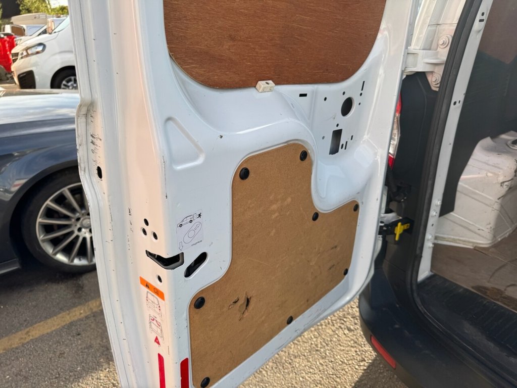 Used Ford Transit Courier 2018 for sale - 76535553: Photo 14