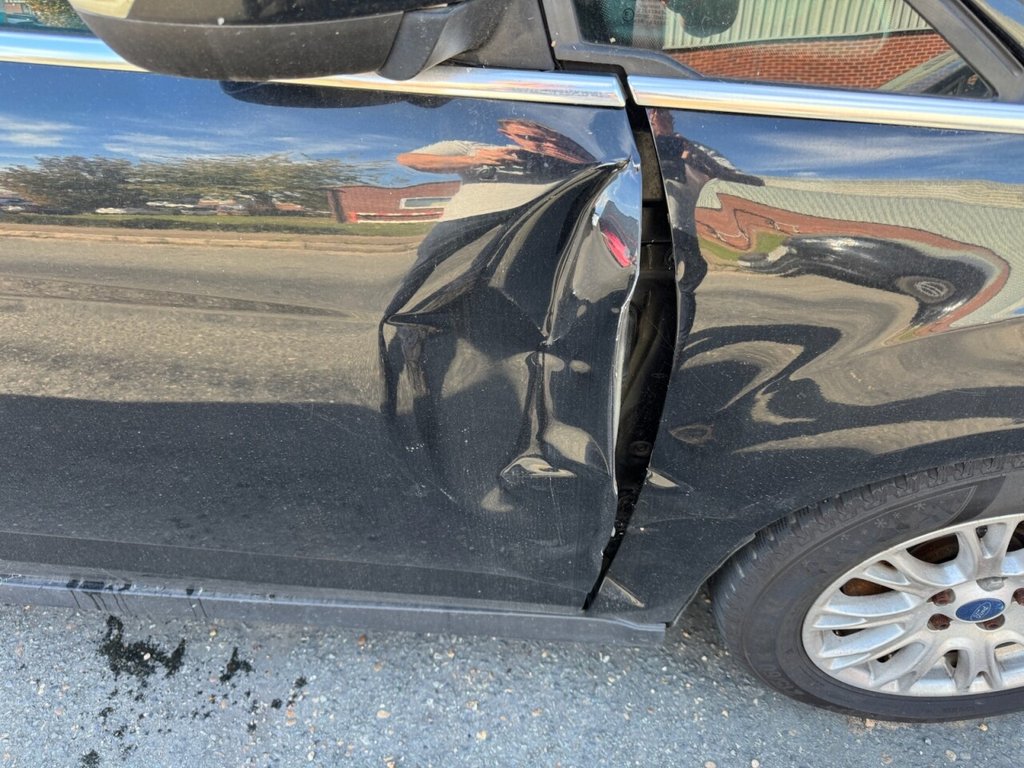 Used Ford Grand C-Max 2011 for sale - 76190436: Photo 2