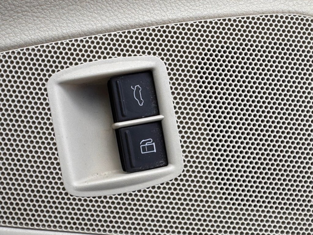 Used Volkswagen Passat 2010 for sale - 78212672: Photo 32