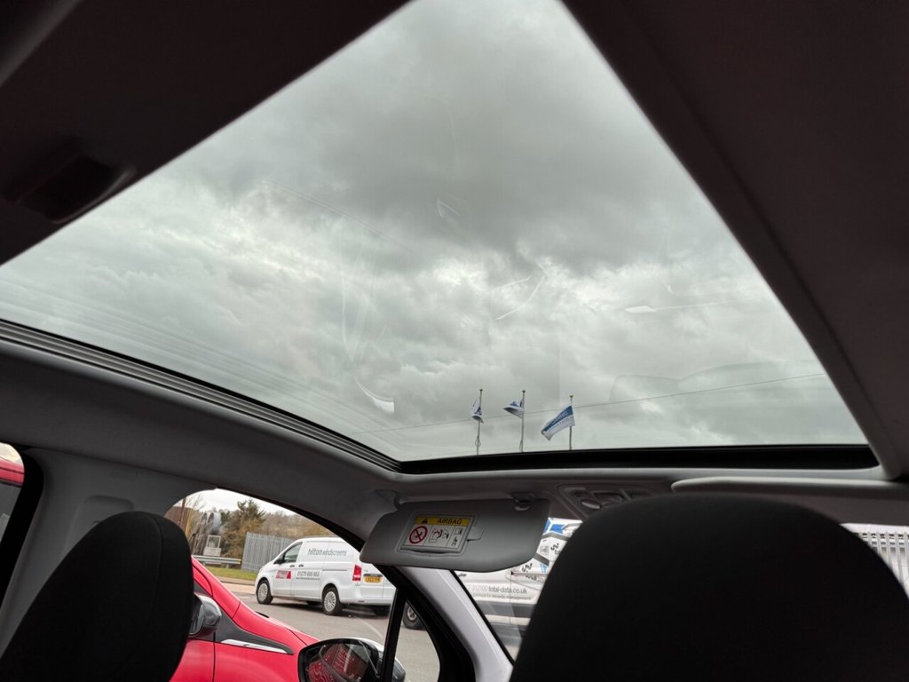 Used Peugeot 208 2014 for sale - 77654606: Photo 10