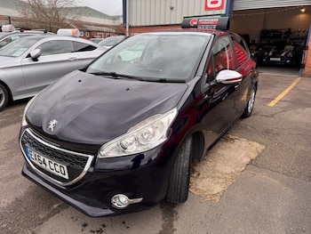 Used Peugeot 208 2014 for sale - 77654606: Photo
