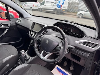 Used Peugeot 208 2014 for sale - 77654606: Photo