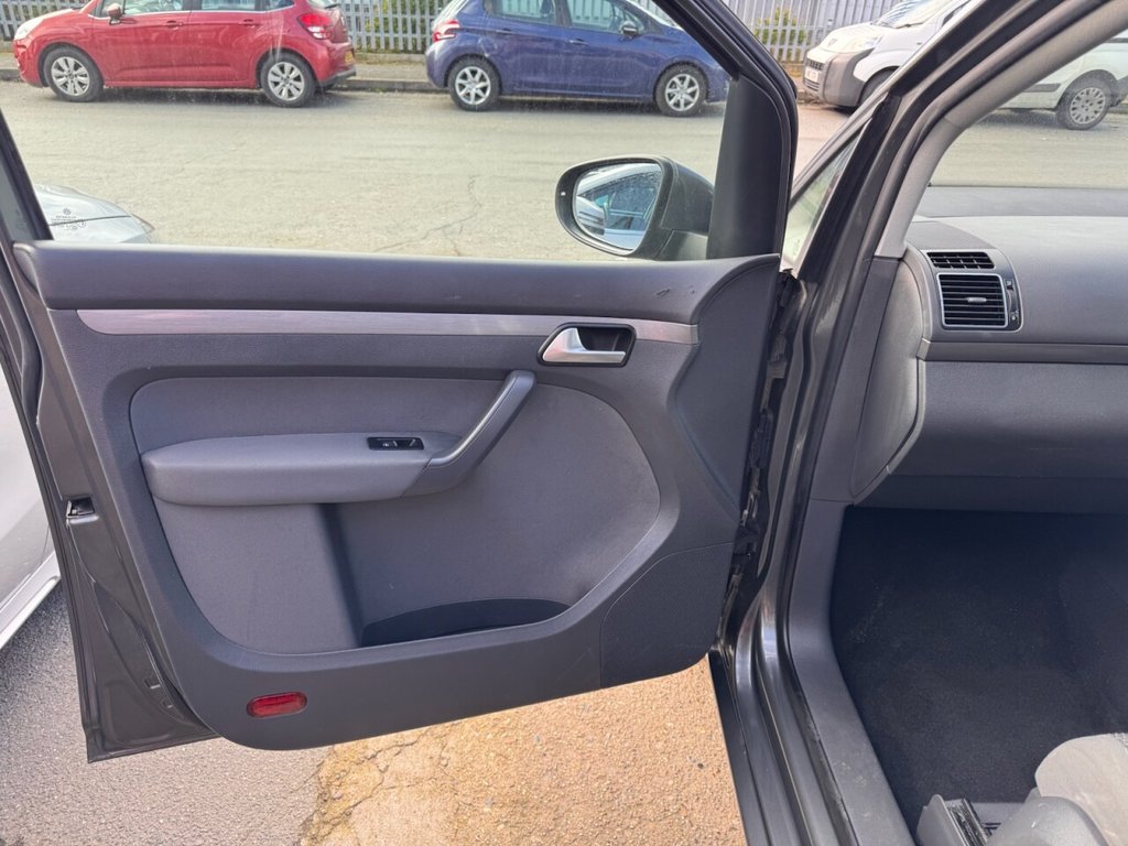 Used Volkswagen Touran 2014 for sale - 77836106: Photo 23