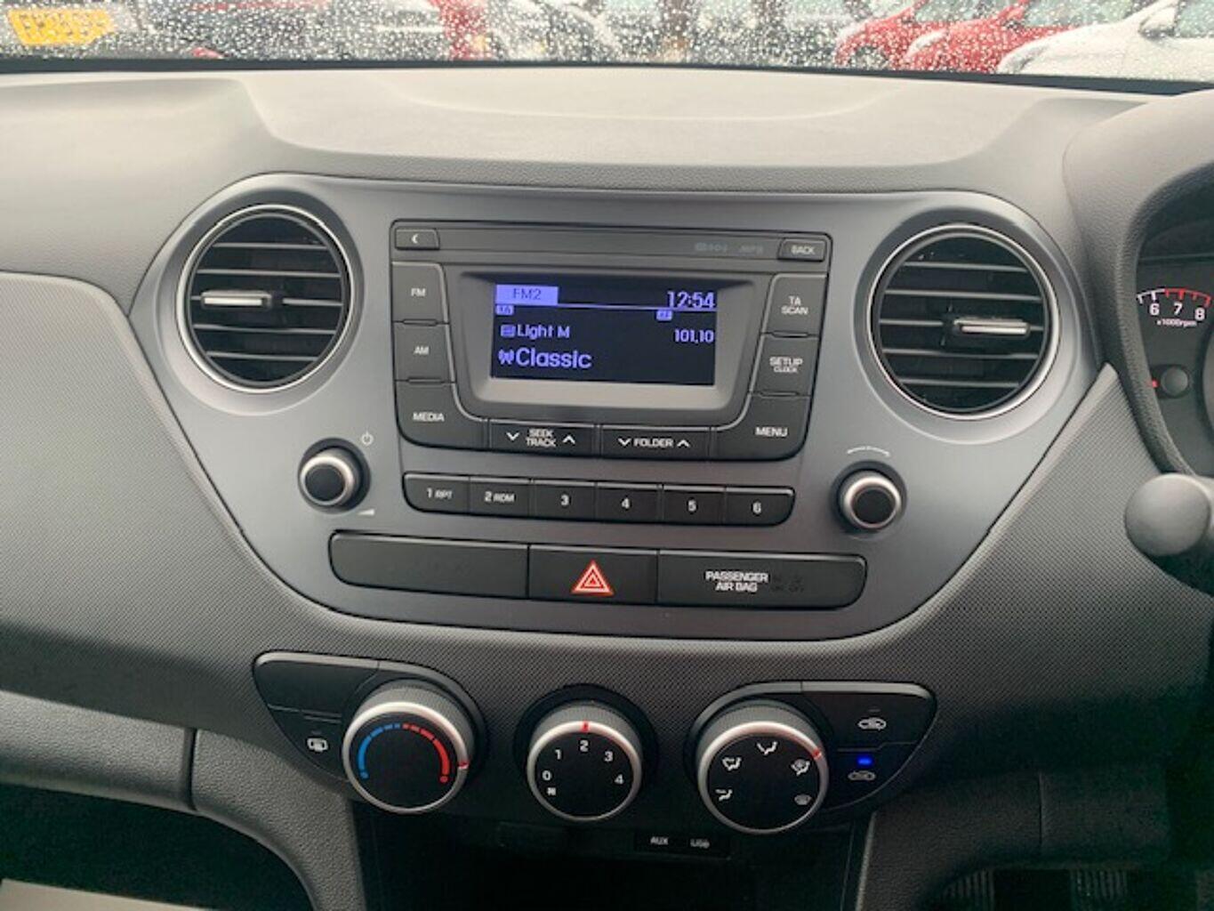 Used Hyundai i10 2017 for sale - 76759587: Photo 15