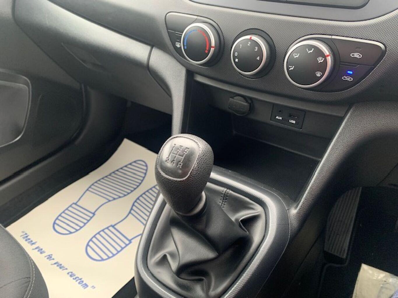 Used Hyundai i10 2017 for sale - 76759587: Photo 16