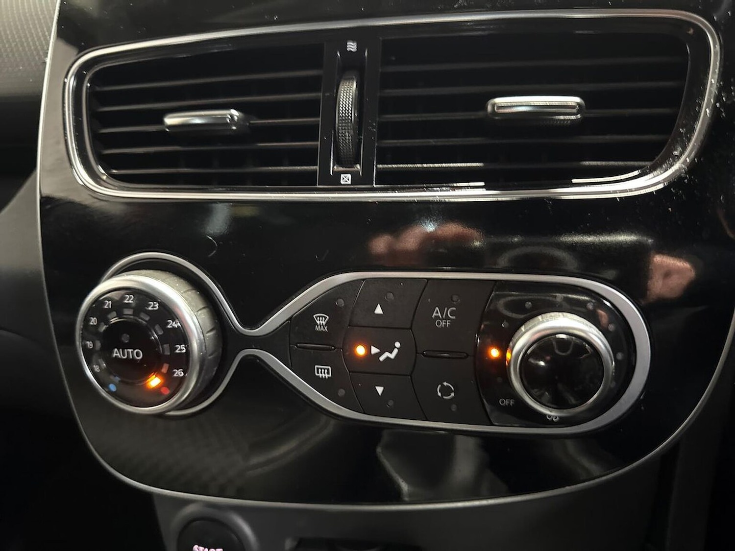 Used Renault Clio 2018 for sale - 77023450: Photo 23