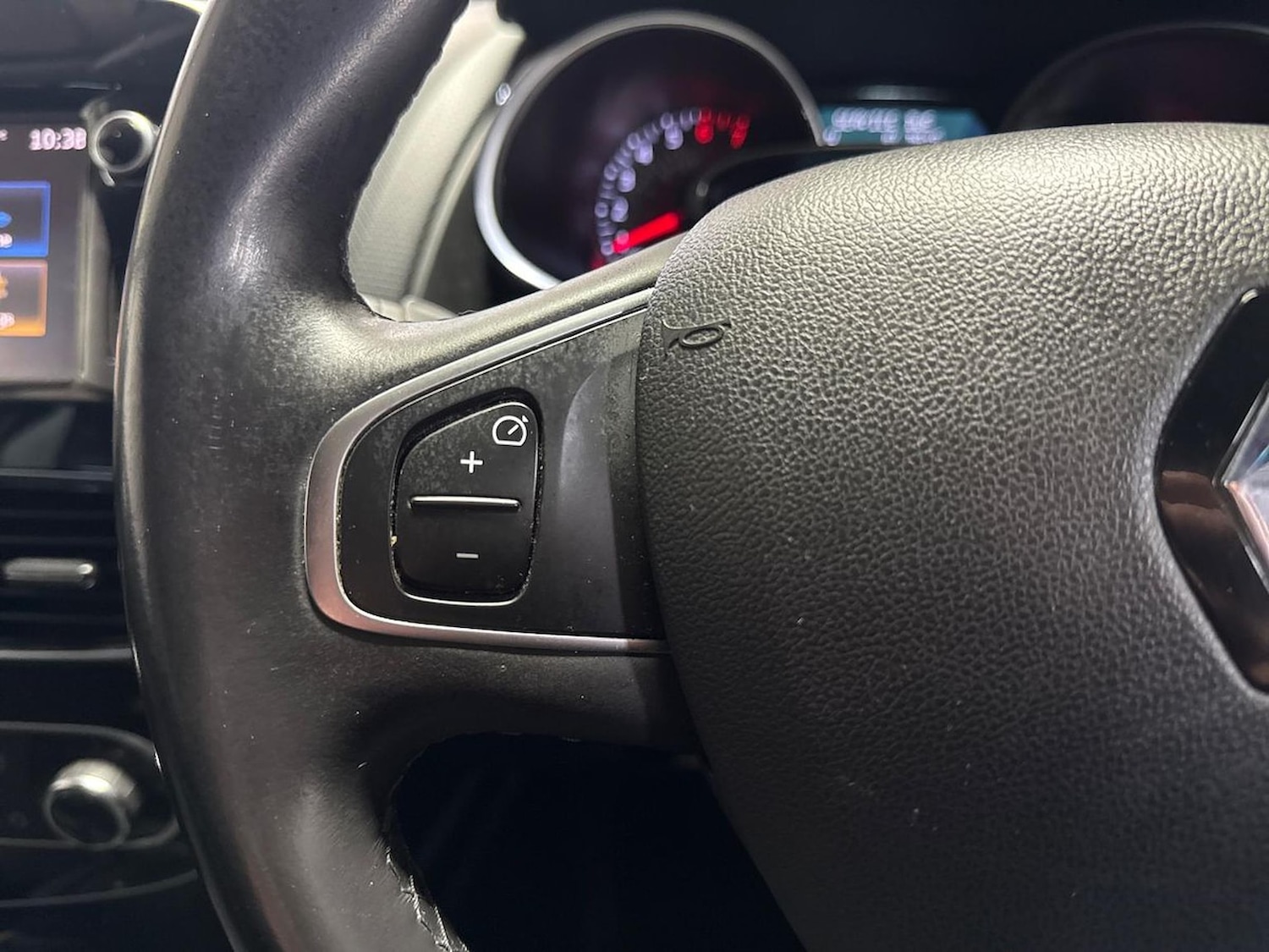 Used Renault Clio 2018 for sale - 77023450: Photo 24