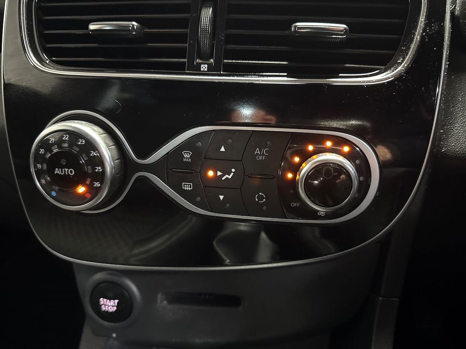 Used Renault Clio 2018 for sale - 76807508: Photo 12